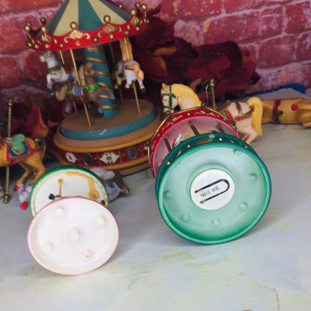 Vintage 80s Enesco  Christmas Carousel Set - Picture 6 of 14